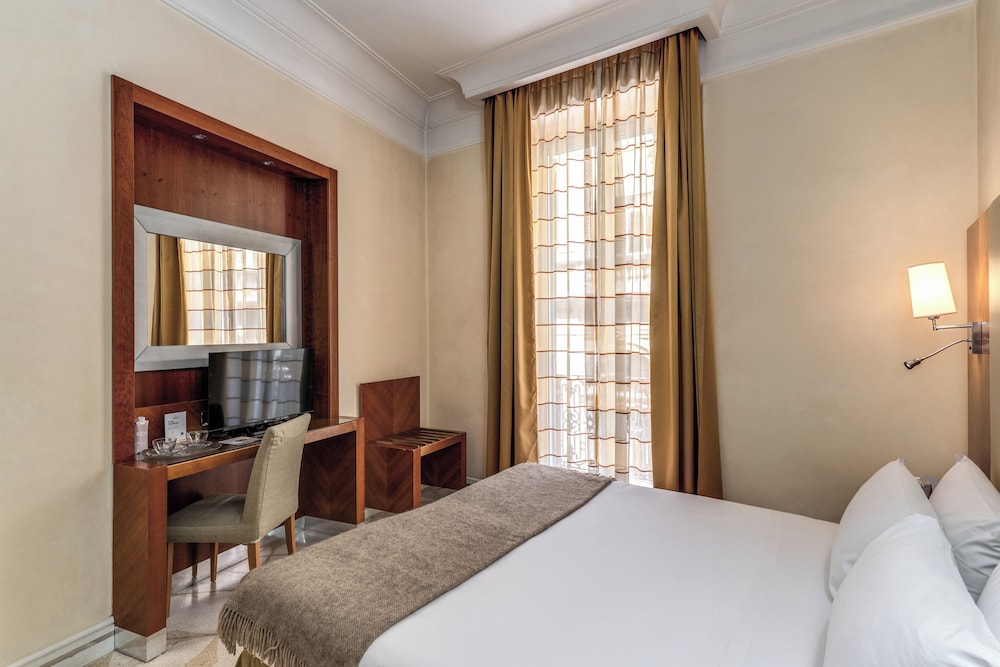 Hotel Sonya — Hotel rooms in Rome, Lazio
