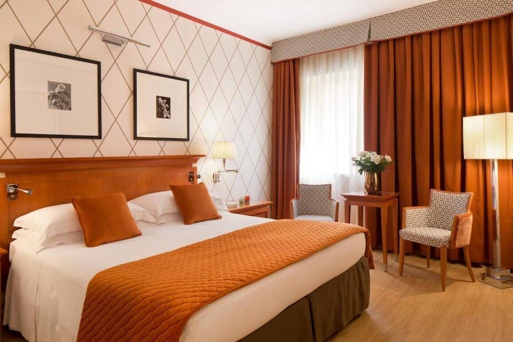 Starhotels Metropole — Hotel rooms in Rome, Lazio