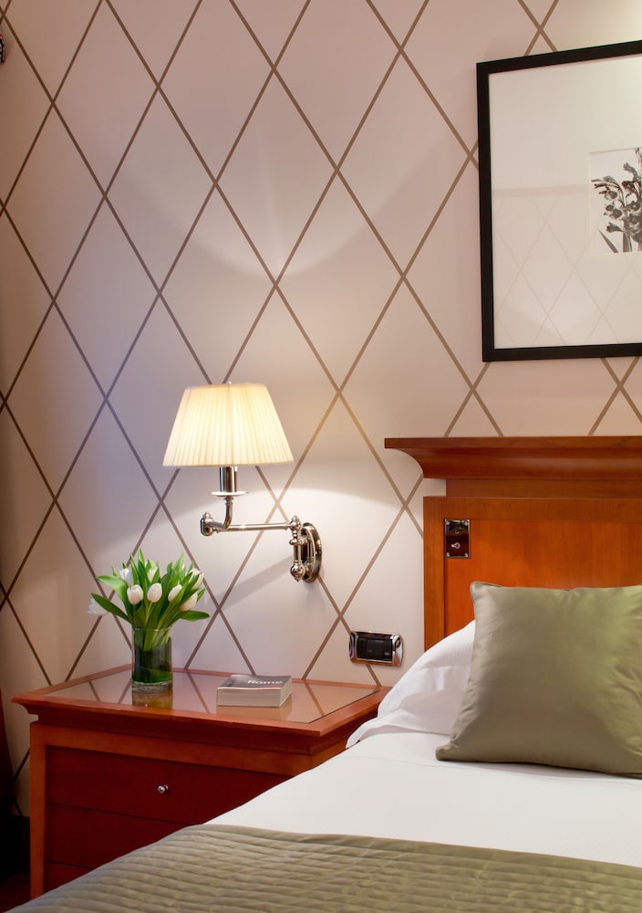 Starhotels Metropole — Hotel rooms in Rome, Lazio