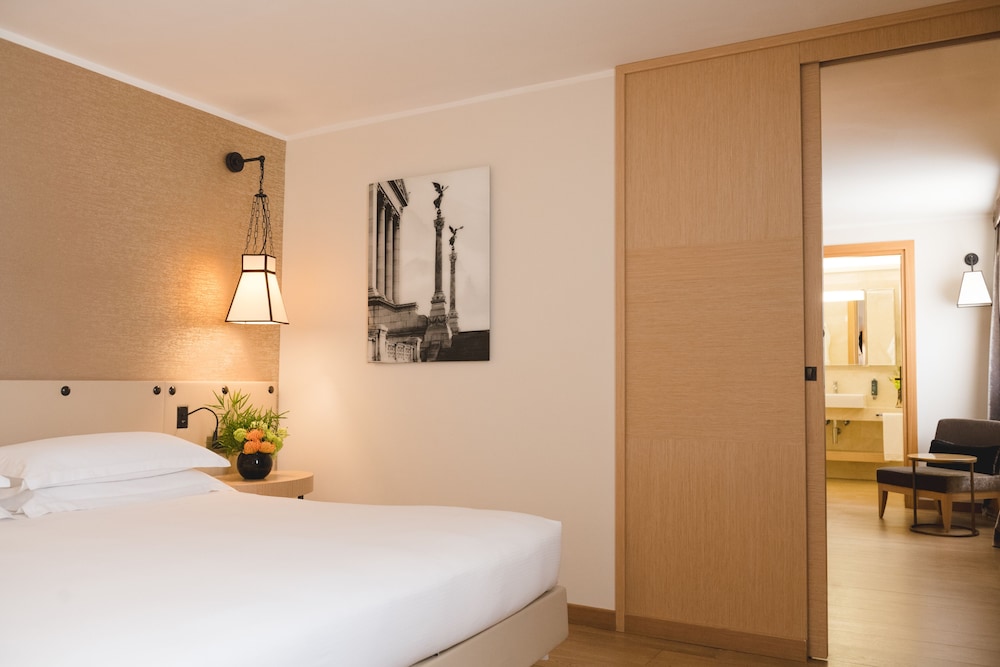 Starhotels Metropole — Hotel rooms in Rome, Lazio