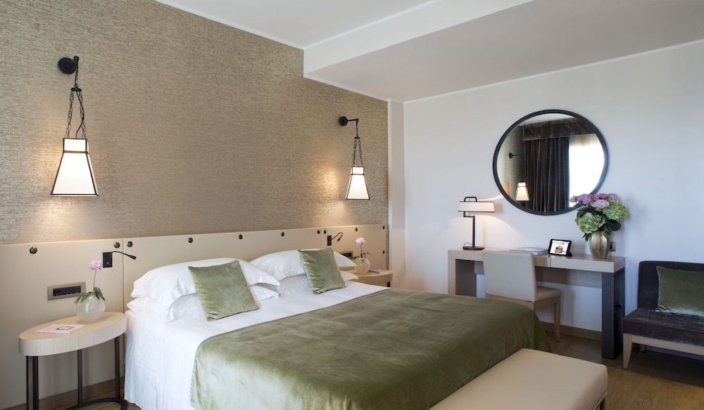 Starhotels Metropole — Hotel rooms in Rome, Lazio