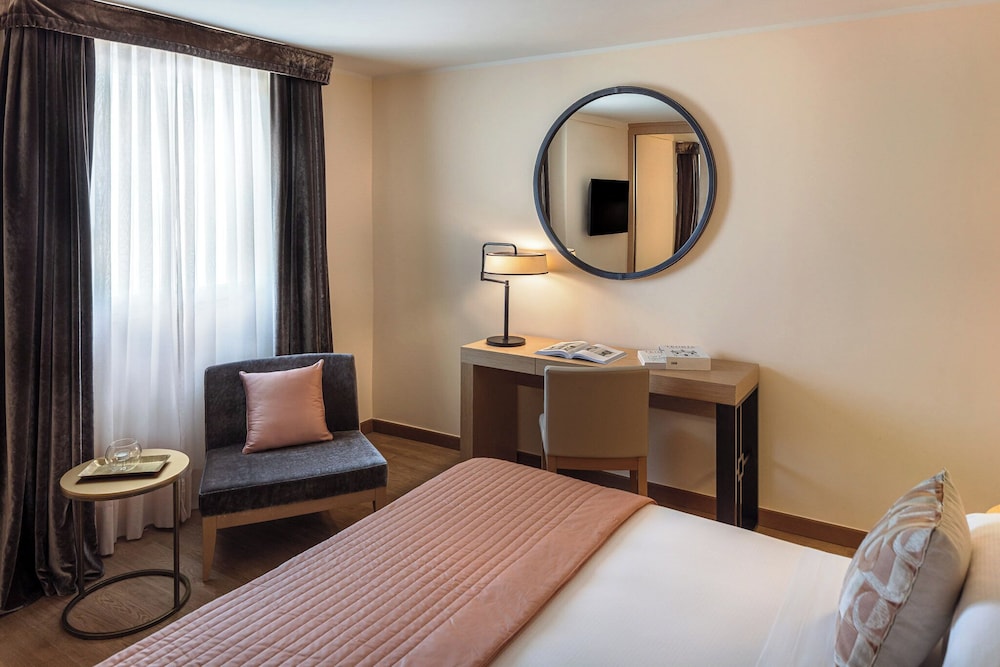 Starhotels Metropole — Hotel rooms in Rome, Lazio