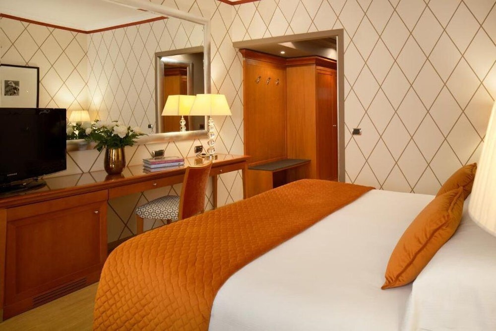 Starhotels Metropole — Hotel rooms in Rome, Lazio