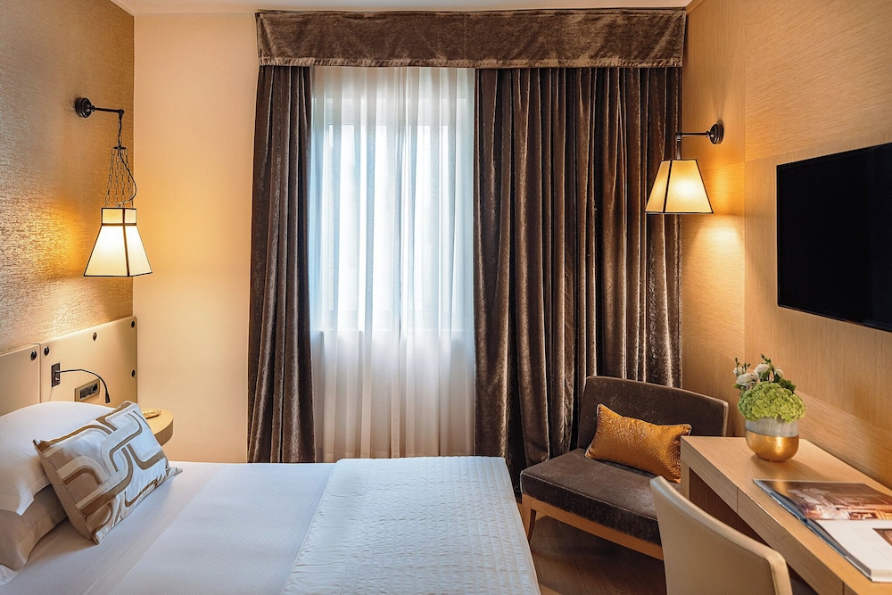 Starhotels Metropole — Hotel rooms in Rome, Lazio