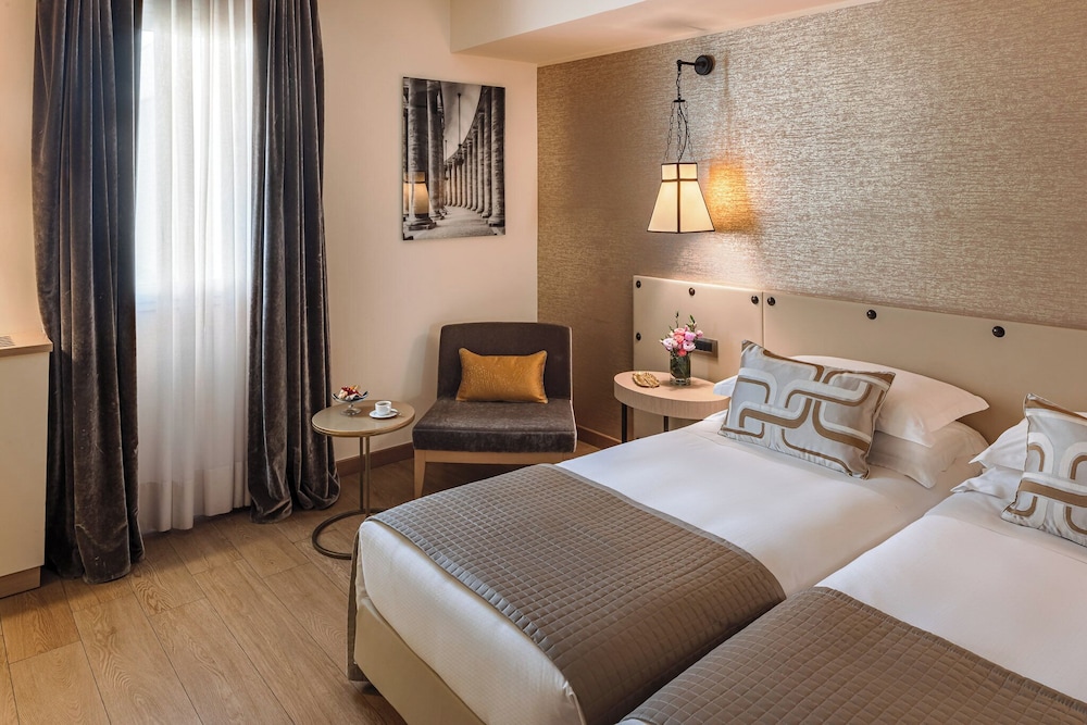 Starhotels Metropole — Hotel rooms in Rome, Lazio