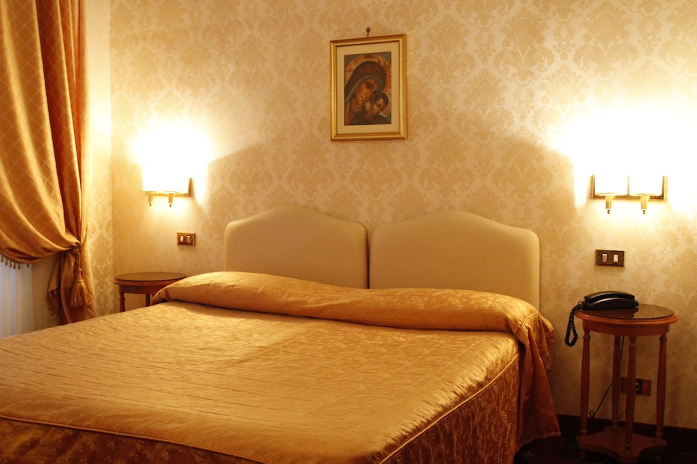 Hotel Torino — Hotel rooms in Rome, Lazio