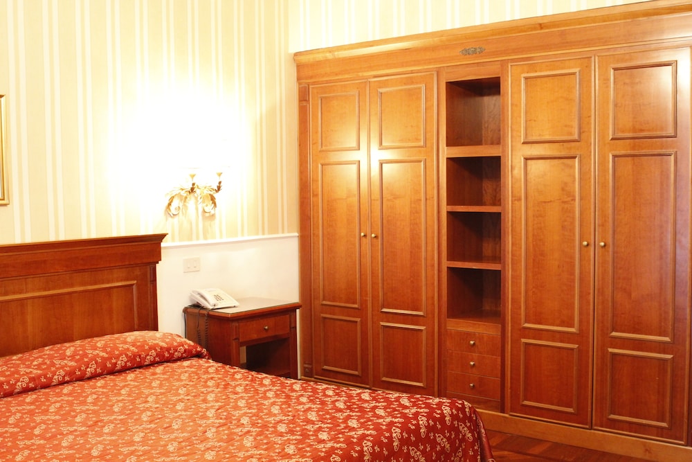 Hotel Torino — Hotel rooms in Rome, Lazio