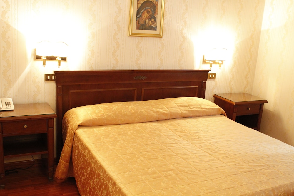 Hotel Torino — Hotel rooms in Rome, Lazio