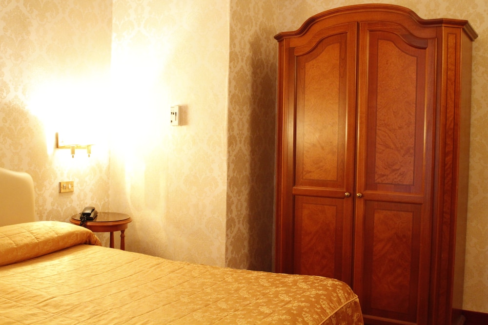 Hotel Torino — Hotel rooms in Rome, Lazio