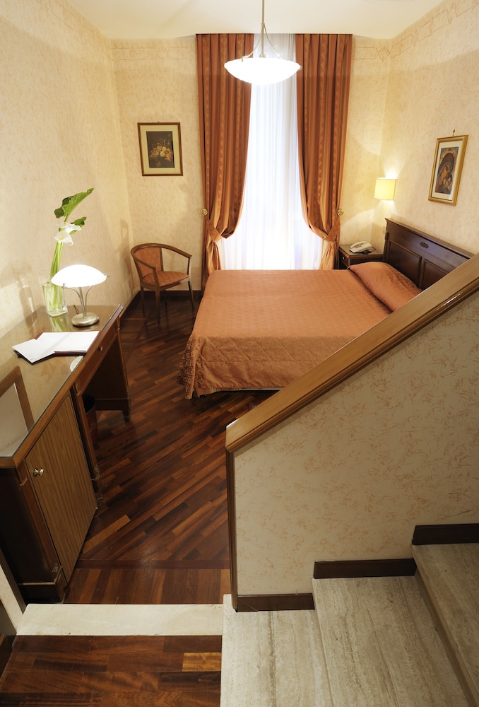 Hotel Torino — Hotel rooms in Rome, Lazio