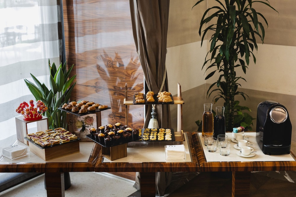 UNA Hotels Decò Roma — Restaurant & bars in Rome, Lazio