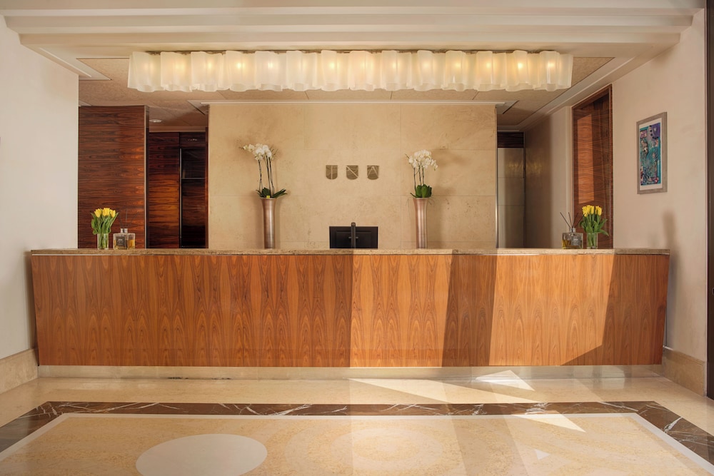 UNA Hotels Decò Roma — Hotel building in Rome, Lazio