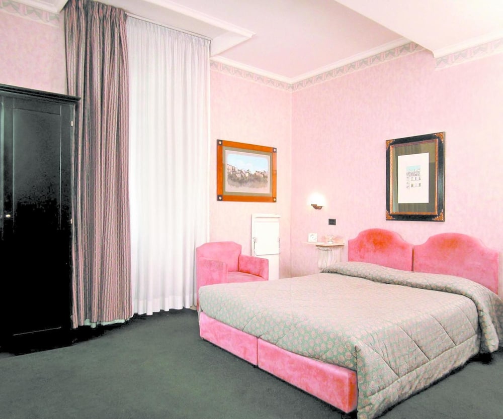 Hotel Valle — Hotel rooms in Rome, Lazio