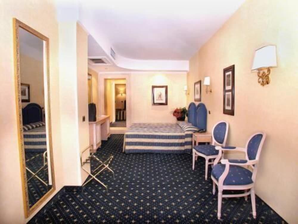 Hotel Valle — Hotel rooms in Rome, Lazio