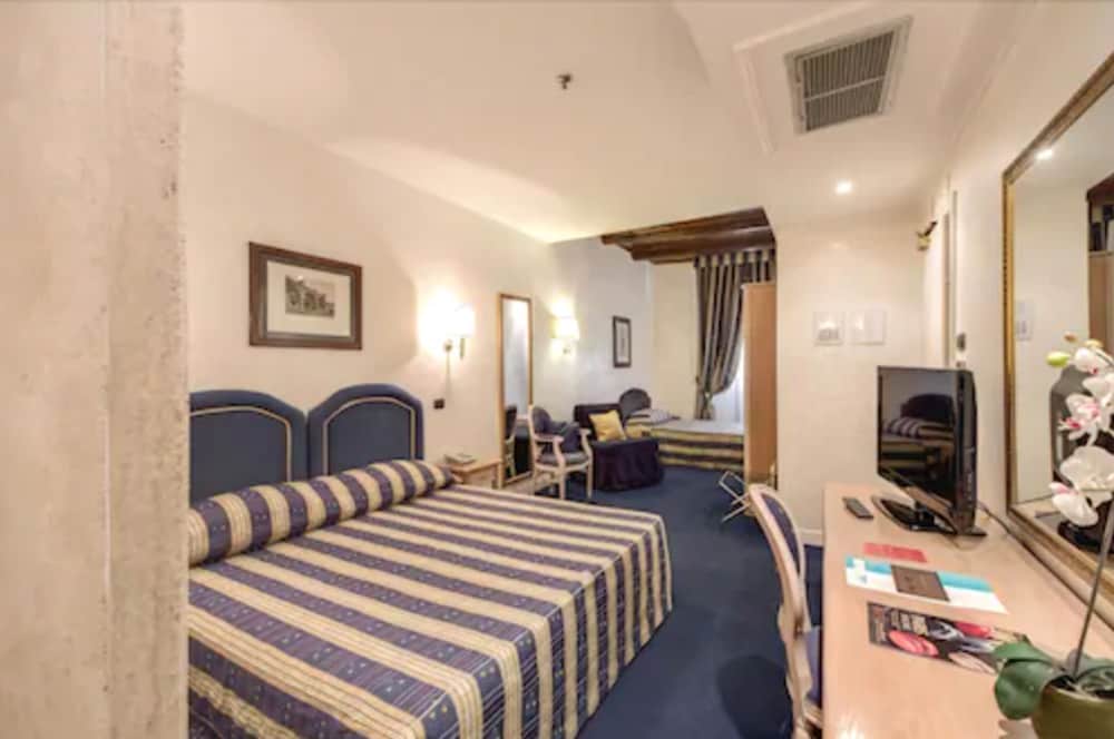 Hotel Valle — Hotel rooms in Rome, Lazio