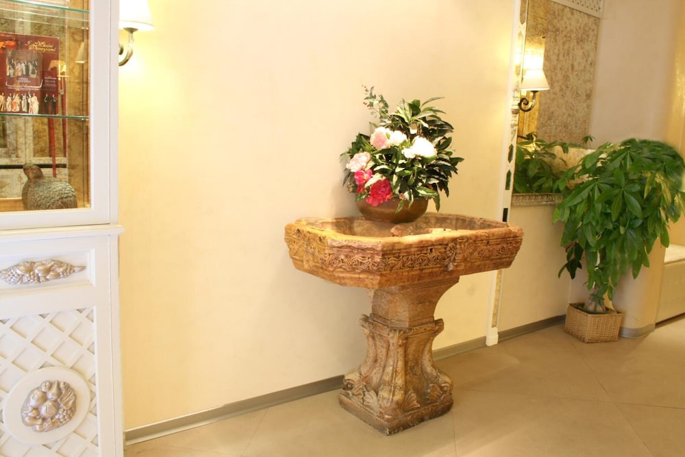 Hotel Valle — Hotel building in Rome, Lazio