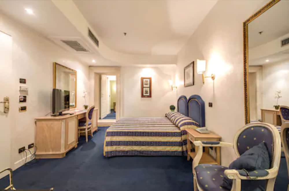 Hotel Valle — Hotel rooms in Rome, Lazio