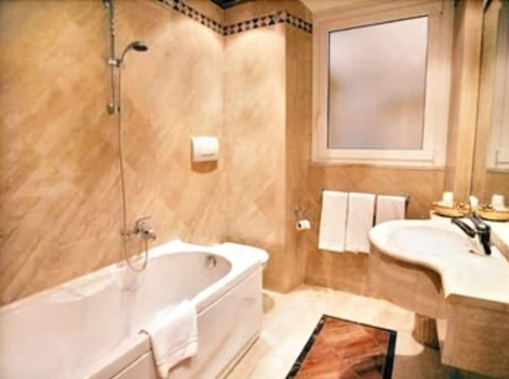 Hotel Valle — Hotel rooms in Rome, Lazio
