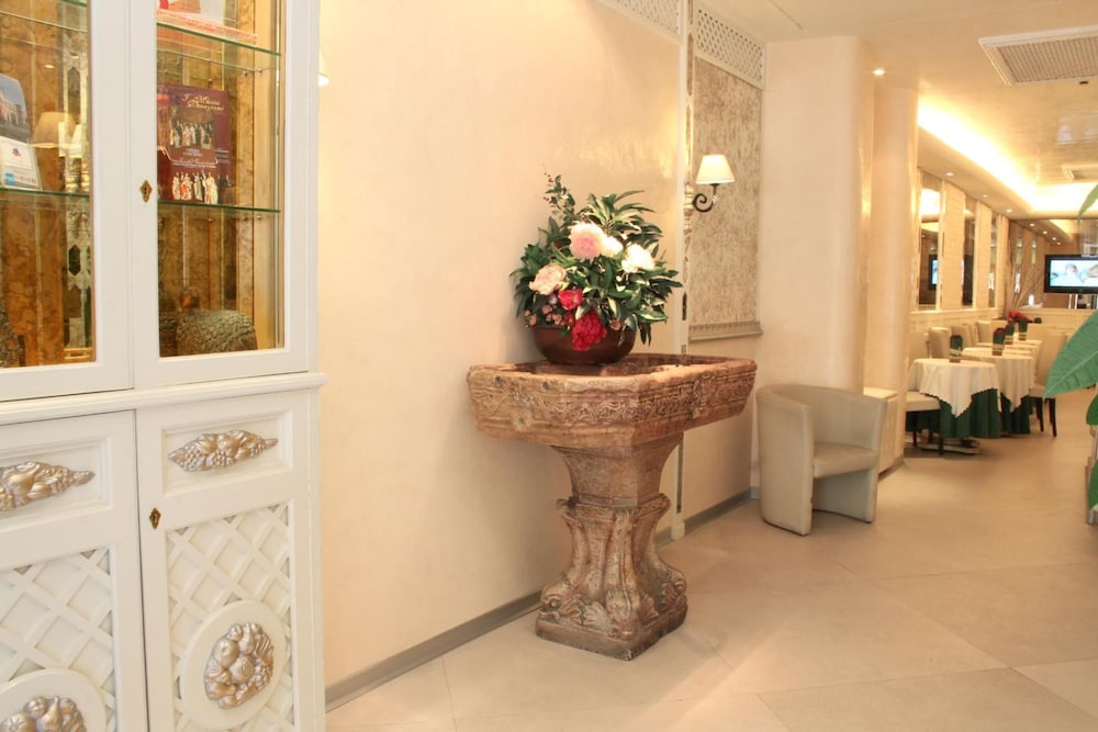 Hotel Valle — Hotel building in Rome, Lazio