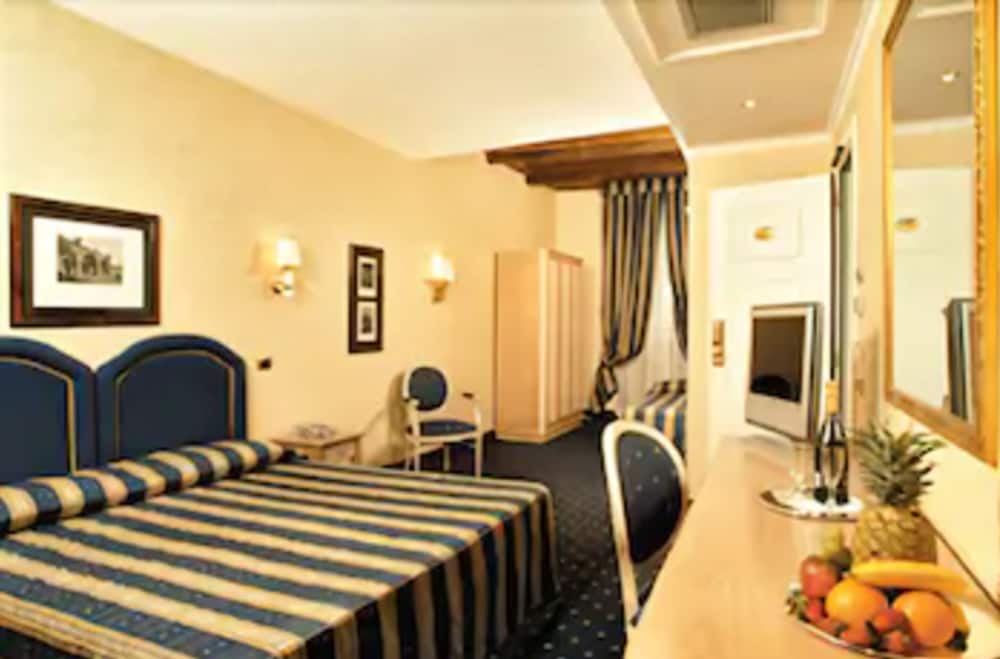 Hotel Valle — Hotel rooms in Rome, Lazio