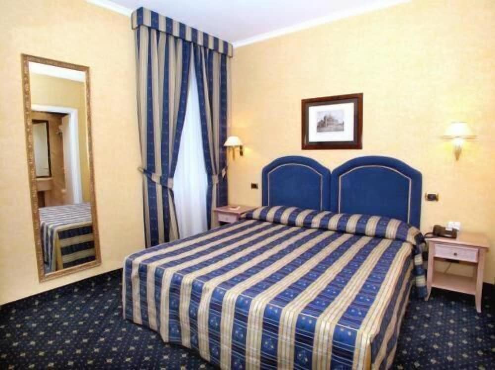 Hotel Valle — Hotel rooms in Rome, Lazio