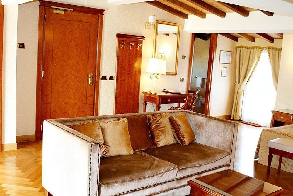 Villa Pinciana — Hotel rooms in Rome, Lazio