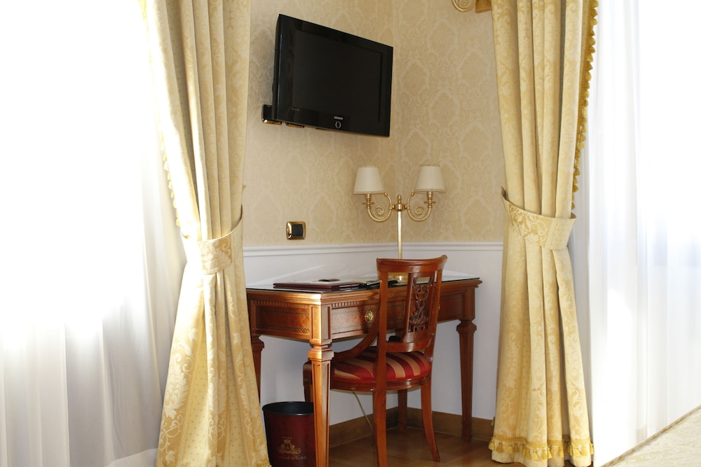 Villa Pinciana — Hotel rooms in Rome, Lazio
