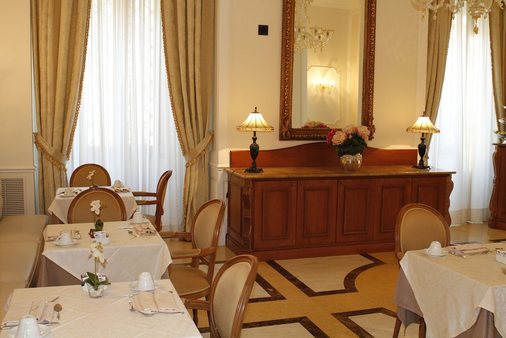 Villa Pinciana — Hotel rooms in Rome, Lazio