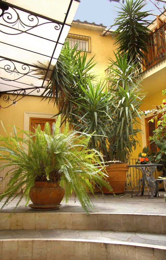 Hotel Villa San Lorenzo Maria — Hotel building in Rome, Lazio