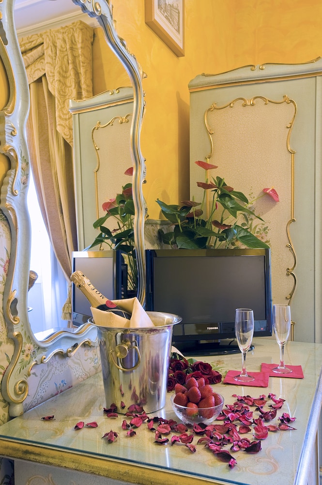 Hotel Villa San Lorenzo Maria — Hotel rooms in Rome, Lazio