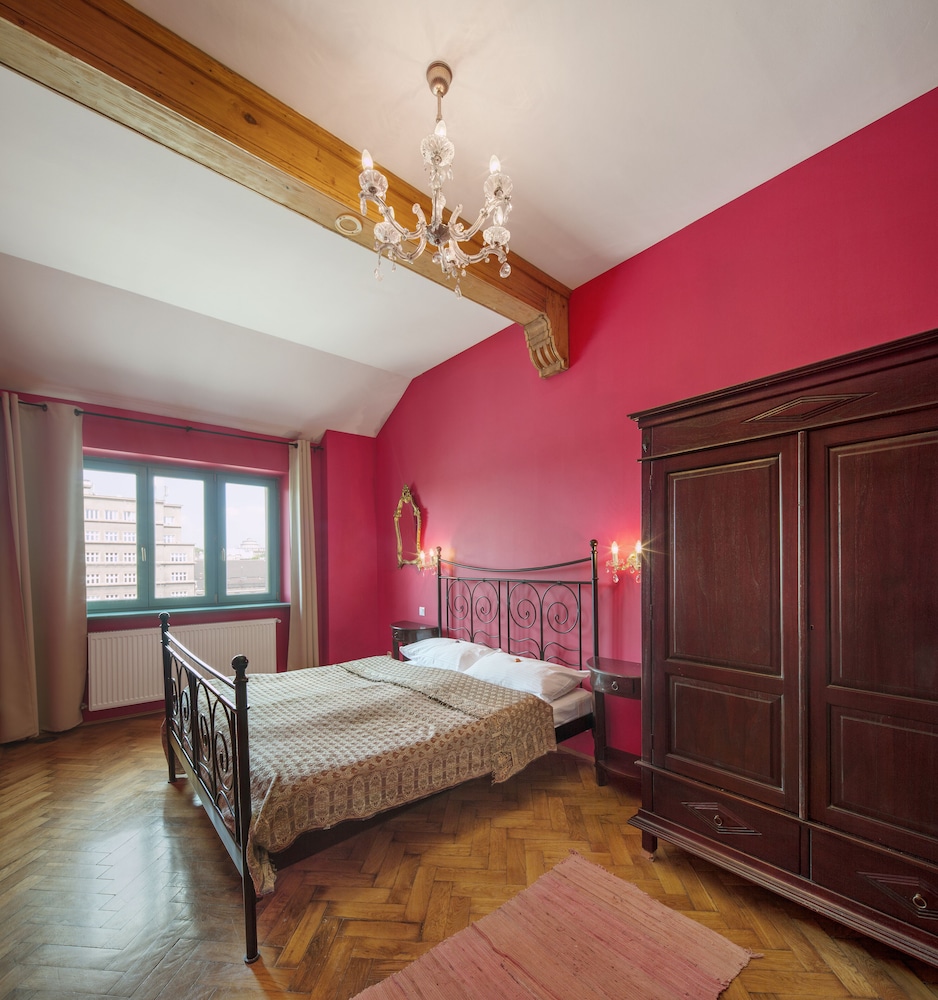 Antique Apartments - Plac Szczepanski — Hotel rooms in Krakow, Lesser Poland