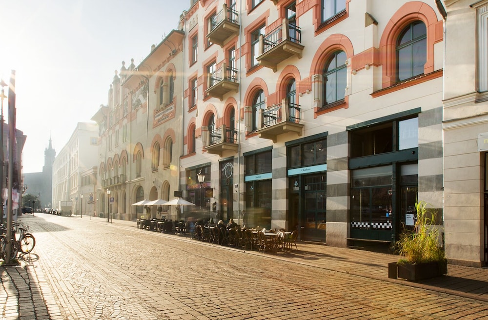 Antique Apartments - Plac Szczepanski — Hotel building in Krakow, Lesser Poland