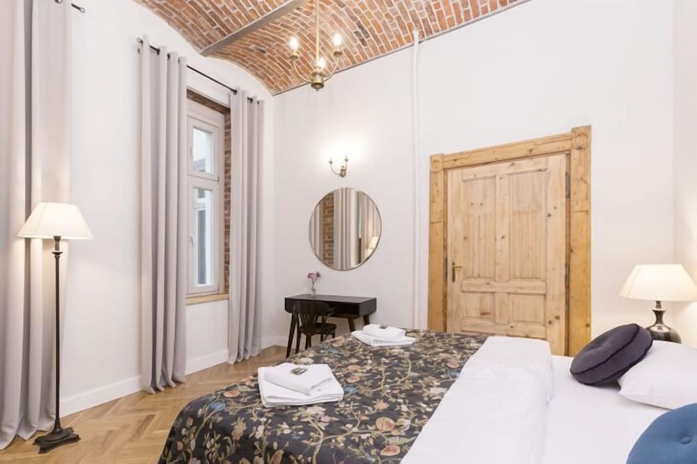 Antique Apartments - Plac Szczepanski — Hotel rooms in Krakow, Lesser Poland
