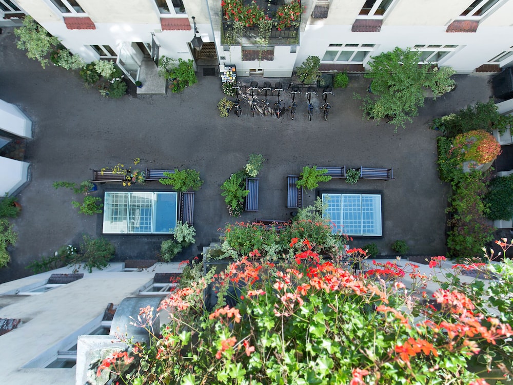 Antique Apartments - Plac Szczepanski — Hotel building in Krakow, Lesser Poland