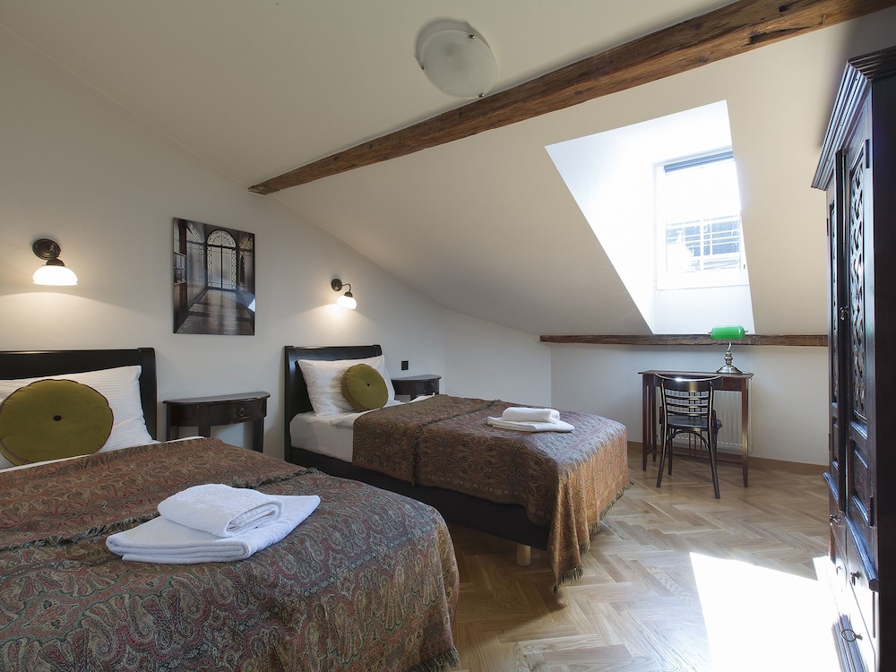 Antique Apartments - Plac Szczepanski — Hotel rooms in Krakow, Lesser Poland