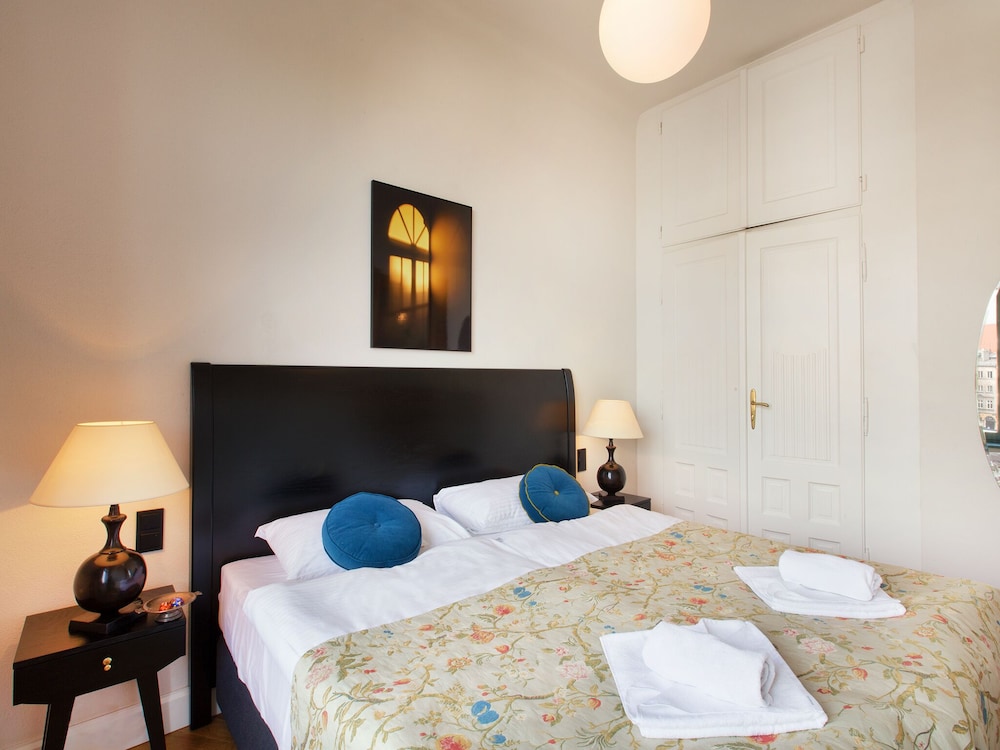 Antique Apartments - Plac Szczepanski — Hotel rooms in Krakow, Lesser Poland