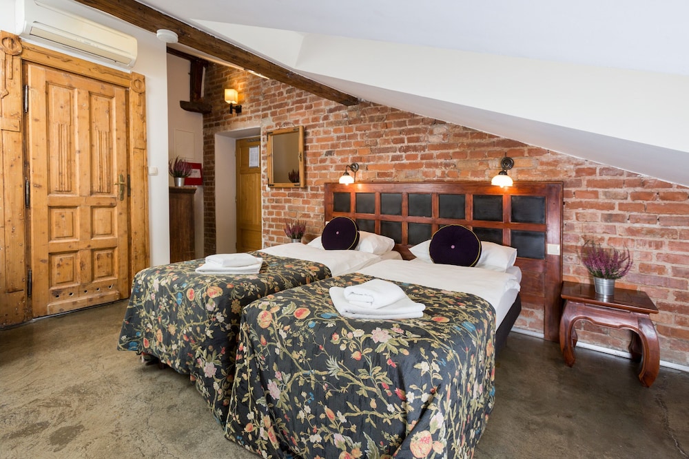 Antique Apartments - Plac Szczepanski — Hotel rooms in Krakow, Lesser Poland