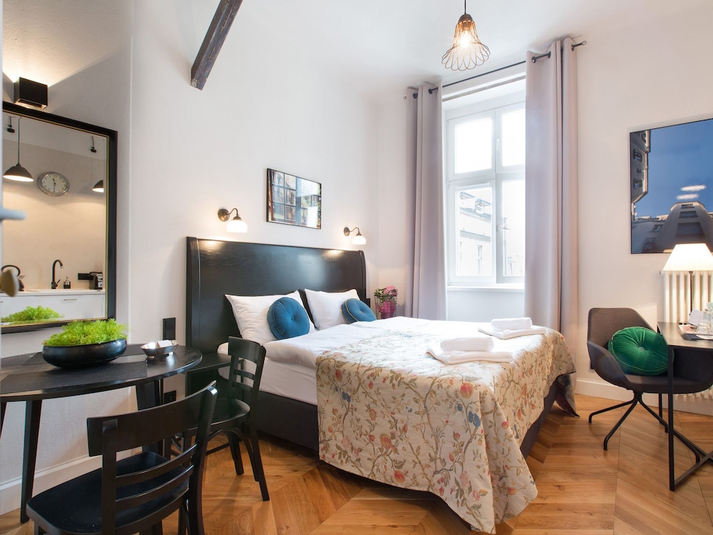 Antique Apartments - Plac Szczepanski — Hotel rooms in Krakow, Lesser Poland