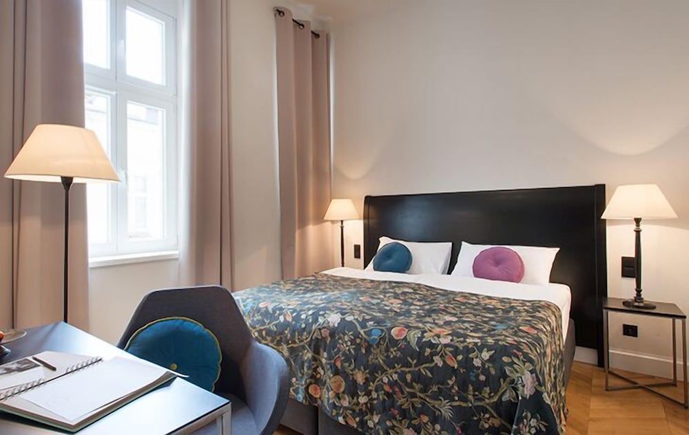 Antique Apartments - Plac Szczepanski — Hotel rooms in Krakow, Lesser Poland