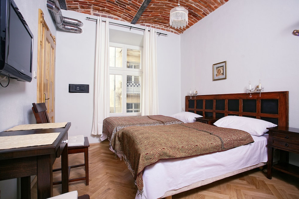 Antique Apartments - Plac Szczepanski — Hotel rooms in Krakow, Lesser Poland