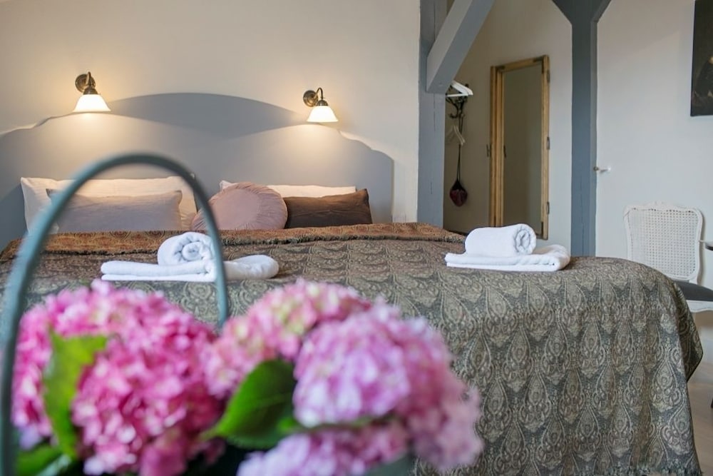Antique Apartments - Plac Szczepanski — Hotel rooms in Krakow, Lesser Poland