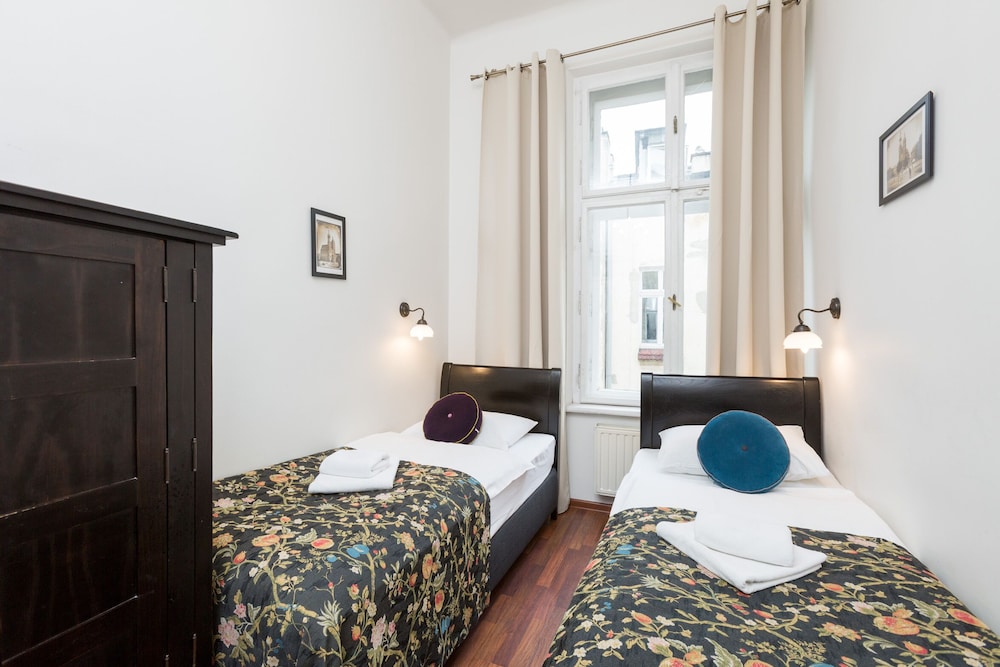 Antique Apartments - Plac Szczepanski — Hotel rooms in Krakow, Lesser Poland