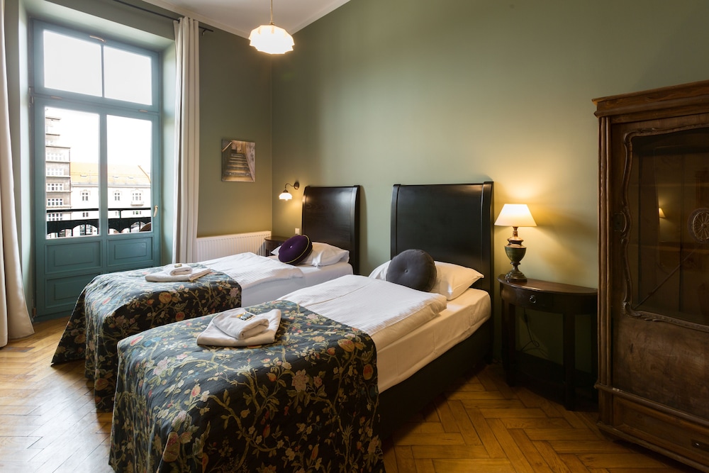 Antique Apartments - Plac Szczepanski — Hotel rooms in Krakow, Lesser Poland