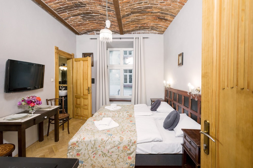 Antique Apartments - Plac Szczepanski — Hotel rooms in Krakow, Lesser Poland