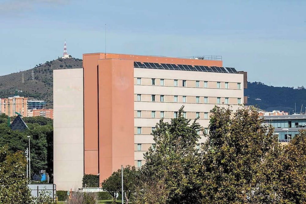 Travelodge BCN Cornellá Fira — Hotel building in Barcelona, Catalonia