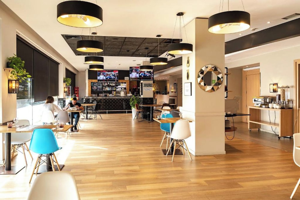 Travelodge BCN Cornellá Fira — Restaurant & bars in Barcelona, Catalonia
