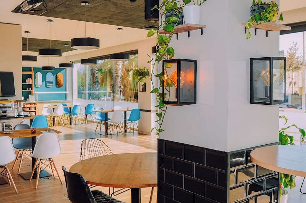 Travelodge BCN Cornellá Fira — Restaurant & bars in Barcelona, Catalonia