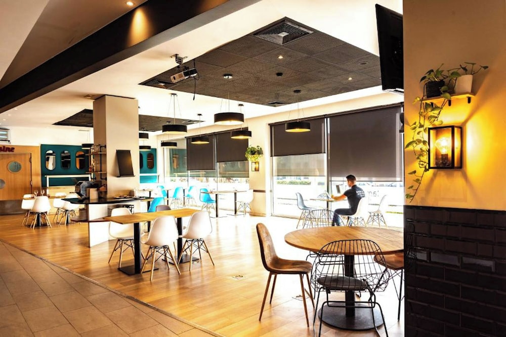 Travelodge BCN Cornellá Fira — Restaurant & bars in Barcelona, Catalonia