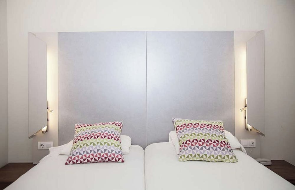 Travelodge BCN Cornellá Fira — Hotel rooms in Barcelona, Catalonia