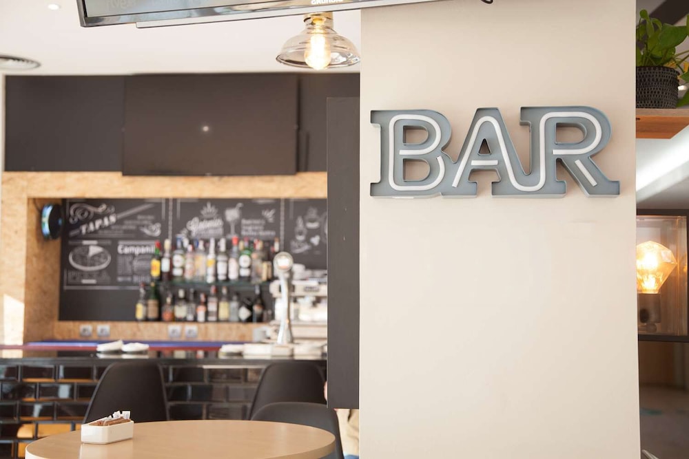 Travelodge BCN Cornellá Fira — Restaurant & bars in Barcelona, Catalonia